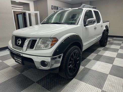 Used 2010 Nissan Frontier LE w/ LE Value Truck Pkg image 3
