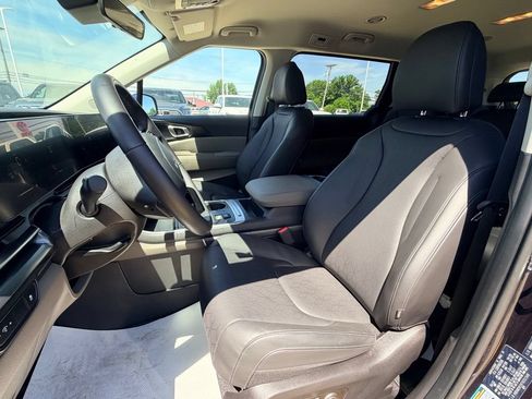 Used 2026 Kia Carnival FWD image 9