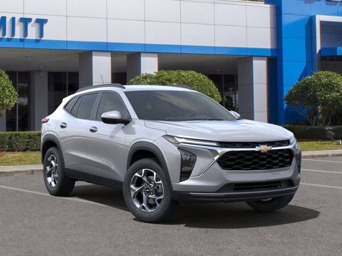 Used 2025 Chevrolet Trax LT w/ LT Convenience Package FWD image 7
