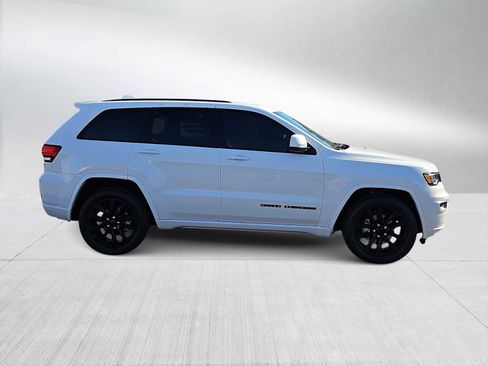 Used 2020 Jeep Grand Cherokee Altitude image 9