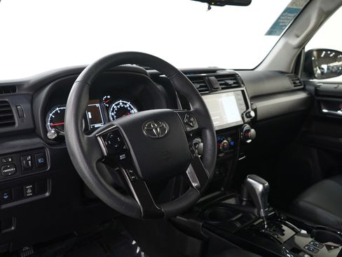 Used 2020 Toyota 4Runner TRD Off-Road Premium AWD/4WD image 25
