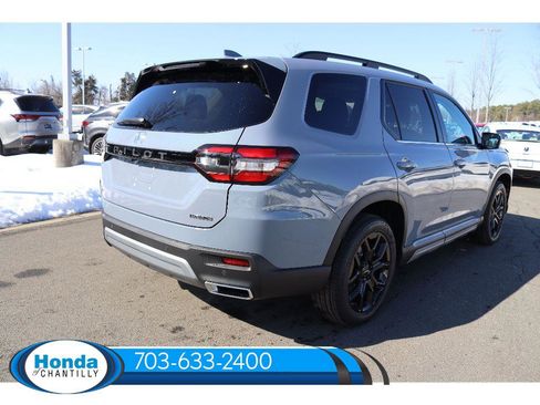New 2025 Honda Pilot Touring image 7