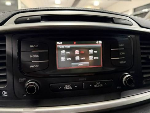 Used 2017 Kia Sorento FWD image 22