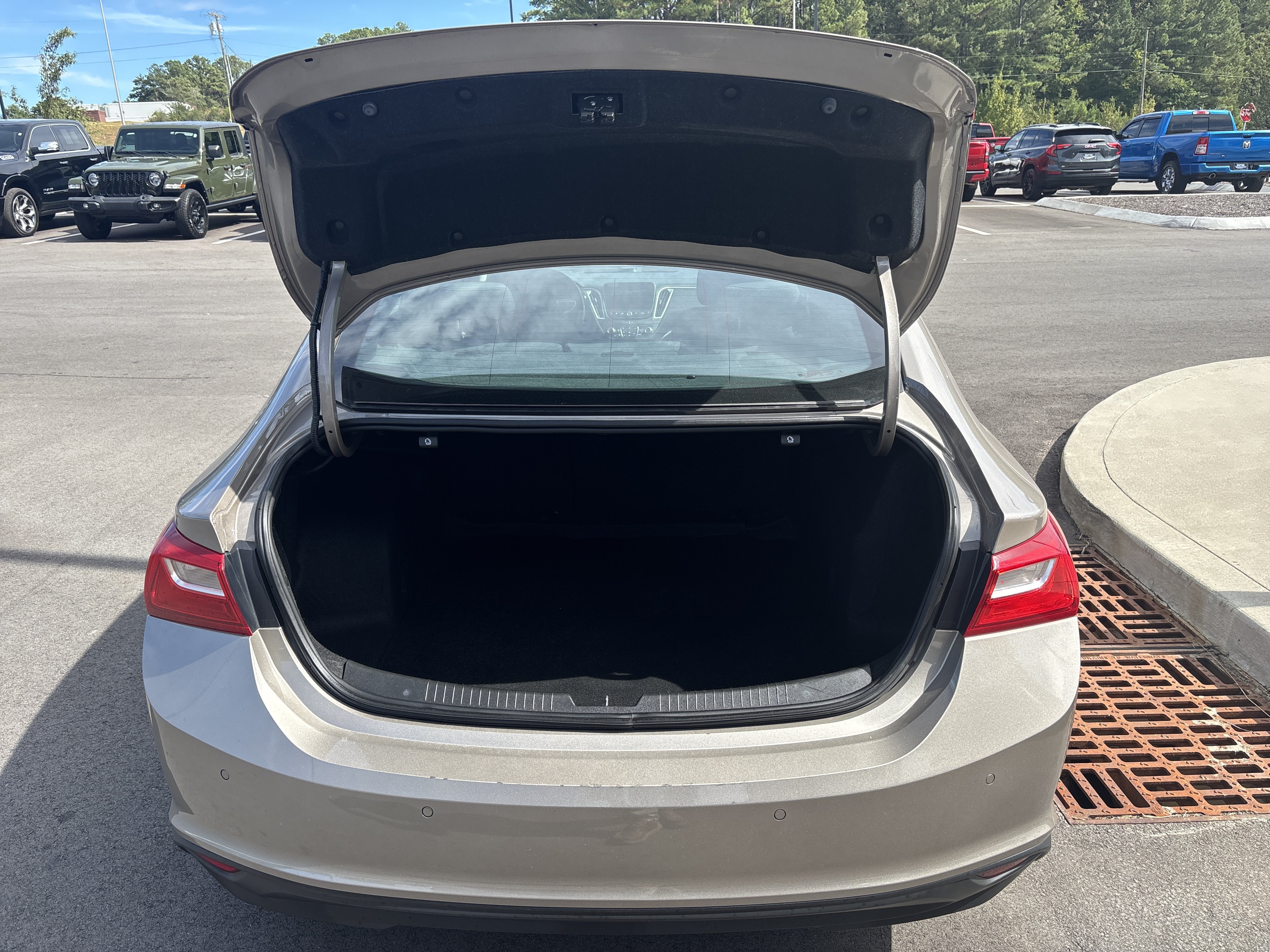 Used 2023 Chevrolet Malibu LT w/ Driver Confidence Package FWD image 33