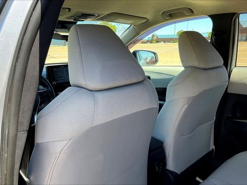 Used 2022 Toyota Corolla Cross LE image 11