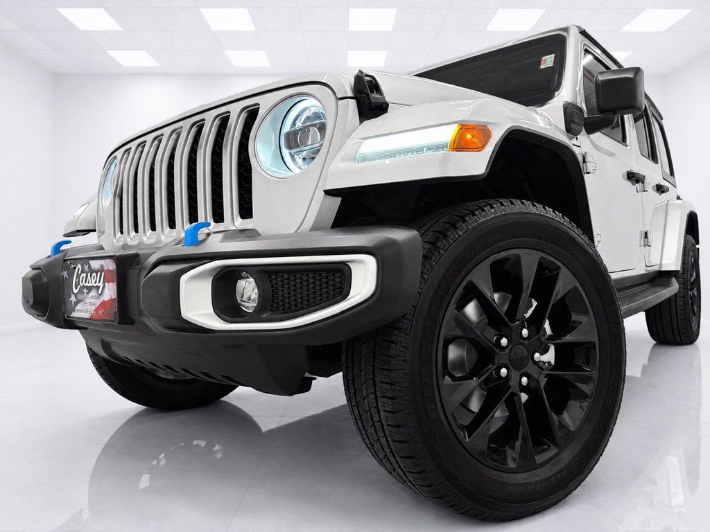 Used 2023 Jeep Wrangler Unlimited Sahara AWD/4WD image 13