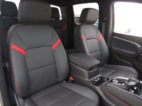 Used 2024 Chevrolet Colorado Z71 w/ Z71 Convenience Package 2 image 10