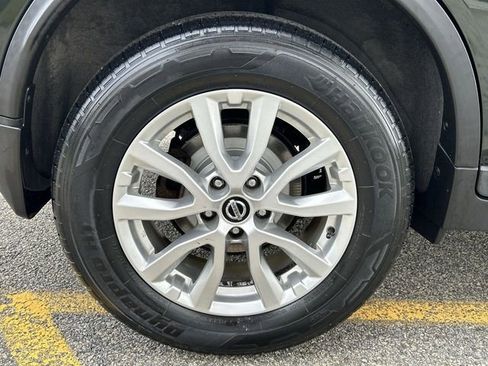 Used 2019 Nissan Rogue SV image 12