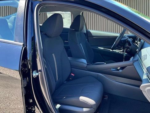 New 2026 Hyundai Elantra SE FWD image 9