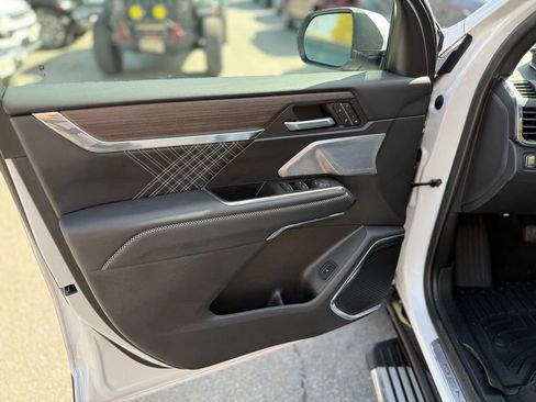 Used 2025 GMC Acadia Denali w/ Super Cruise Package image 20