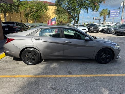 Used 2021 Hyundai Elantra SEL FWD image 5