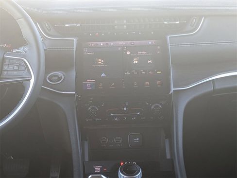 Used 2024 Jeep Grand Cherokee Limited w/ MOPAR Finishing Package image 28