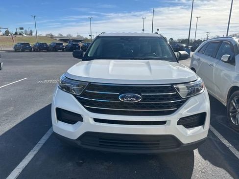 Used 2021 Ford Explorer XLT image 2