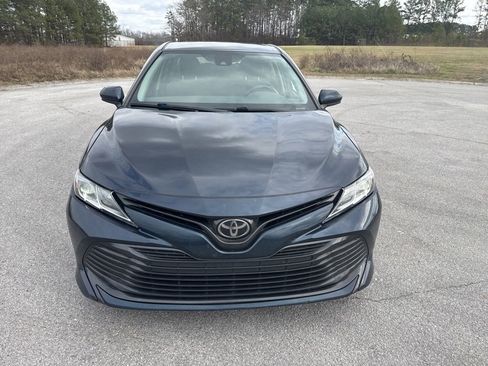 Used 2020 Toyota Camry LE image 4