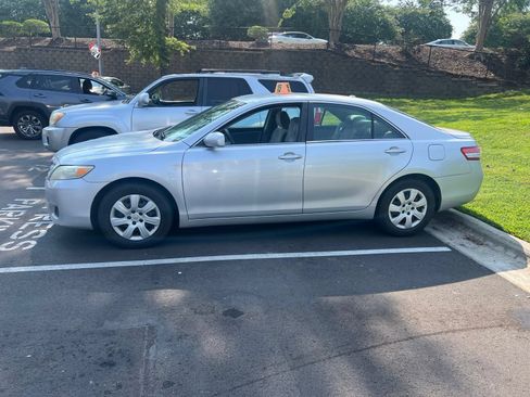 Used 2011 Toyota Camry FWD image 10
