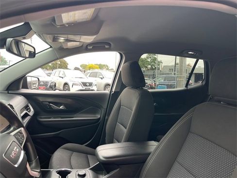 Used 2022 GMC Terrain SLE w/ Driver Convenience Package image 10