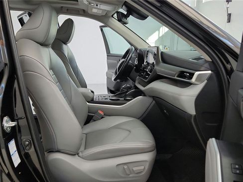 Certified 2022 Toyota Highlander XLE image 29