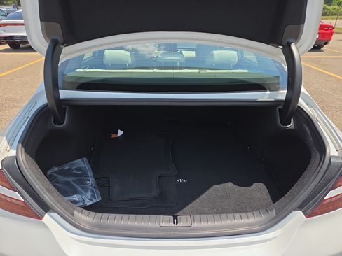 Used 2025 Genesis G70 2.5T RWD image 9