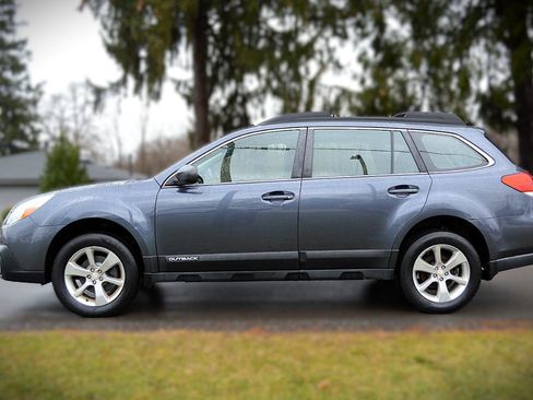 Used 2014 Subaru Outback 2.5i w/ Alloy Wheel Package image 8