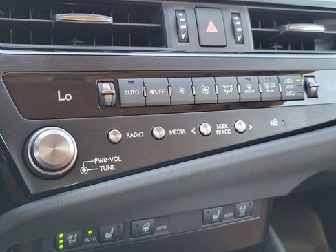 New 2025 Lexus ES 300h w/ Premium Package image 31