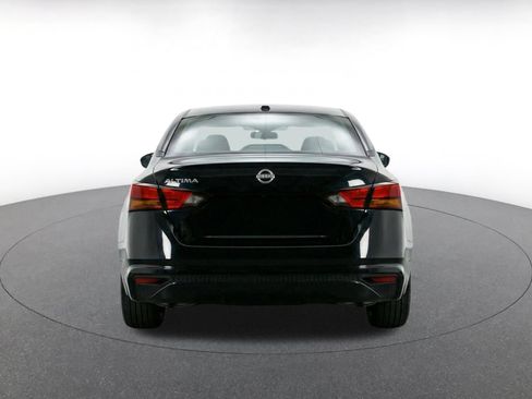 Used 2025 Nissan Altima 2.5 SV FWD image 8
