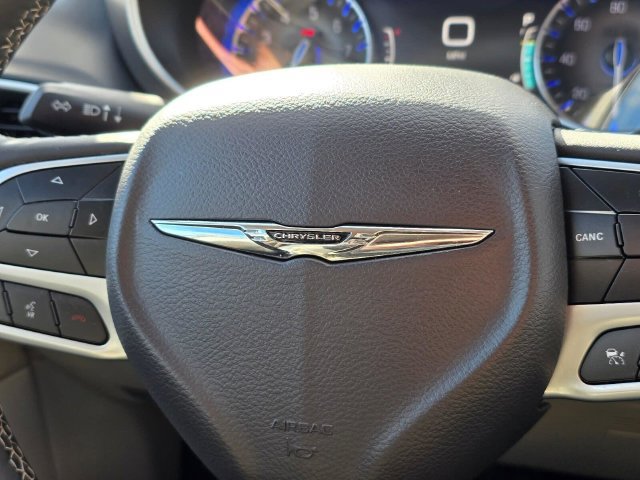 Used 2024 Chrysler Pacifica Touring-L FWD image 32