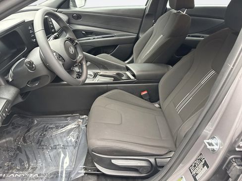 Used 2025 Hyundai Elantra Sport image 11