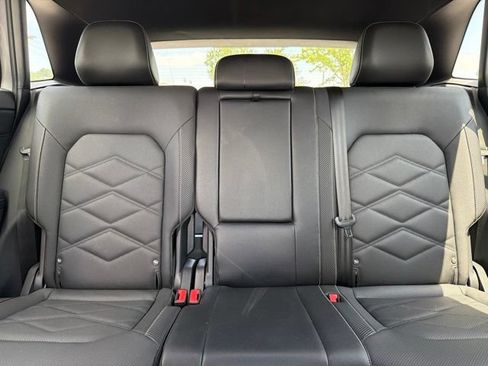 Used 2025 Volkswagen Atlas Cross Sport SE FWD image 30
