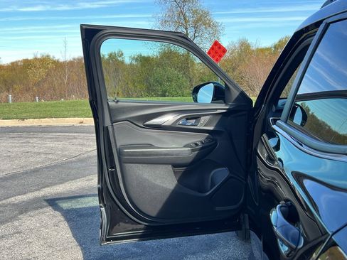 Used 2023 Chevrolet TrailBlazer RS w/ Convenience Package image 11