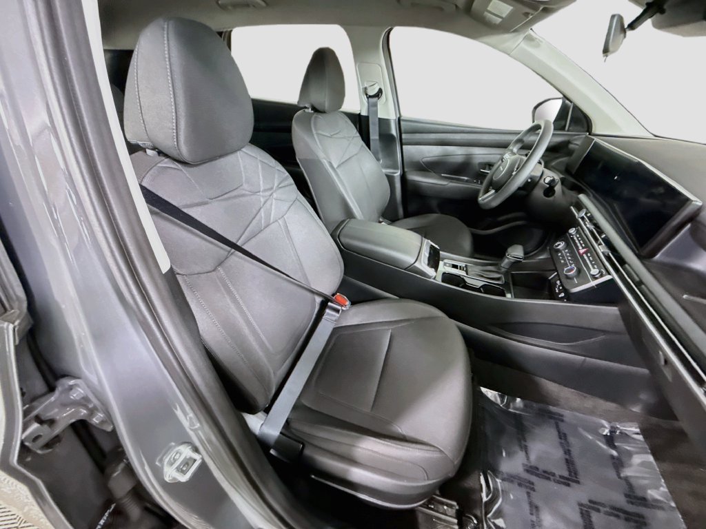 Used 2025 Hyundai Tucson SE FWD image 31