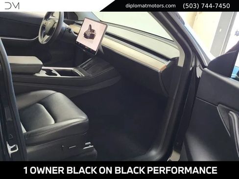 Used 2022 Tesla Model Y Performance AWD/4WD image 10