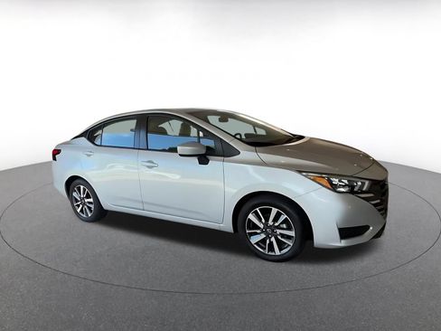 Used 2025 Nissan Versa SV FWD image 2