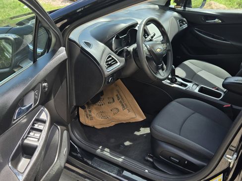 Used 2018 Chevrolet Cruze LT image 16