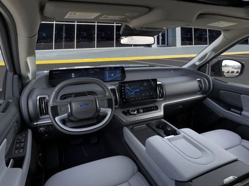 New 2025 Ford Expedition Max Platinum w/ Driver's Package image 18