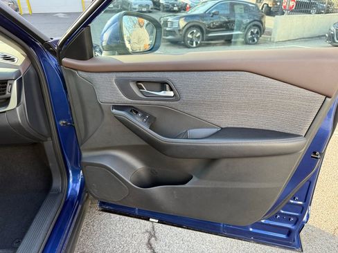 Used 2023 Nissan Rogue SV image 27