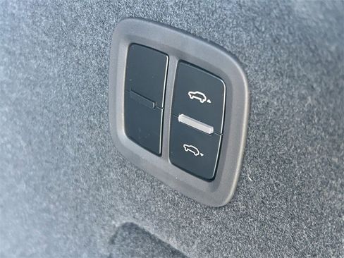 Used 2025 Porsche Cayenne GTS image 15