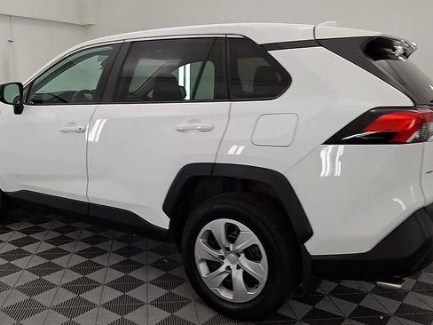 Used 2022 Toyota RAV4 LE image 2