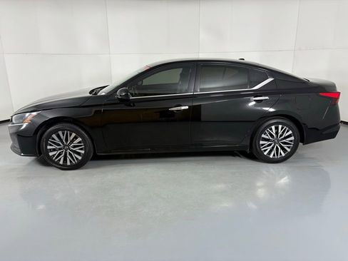 Used 2023 Nissan Altima 2.5 SV image 5