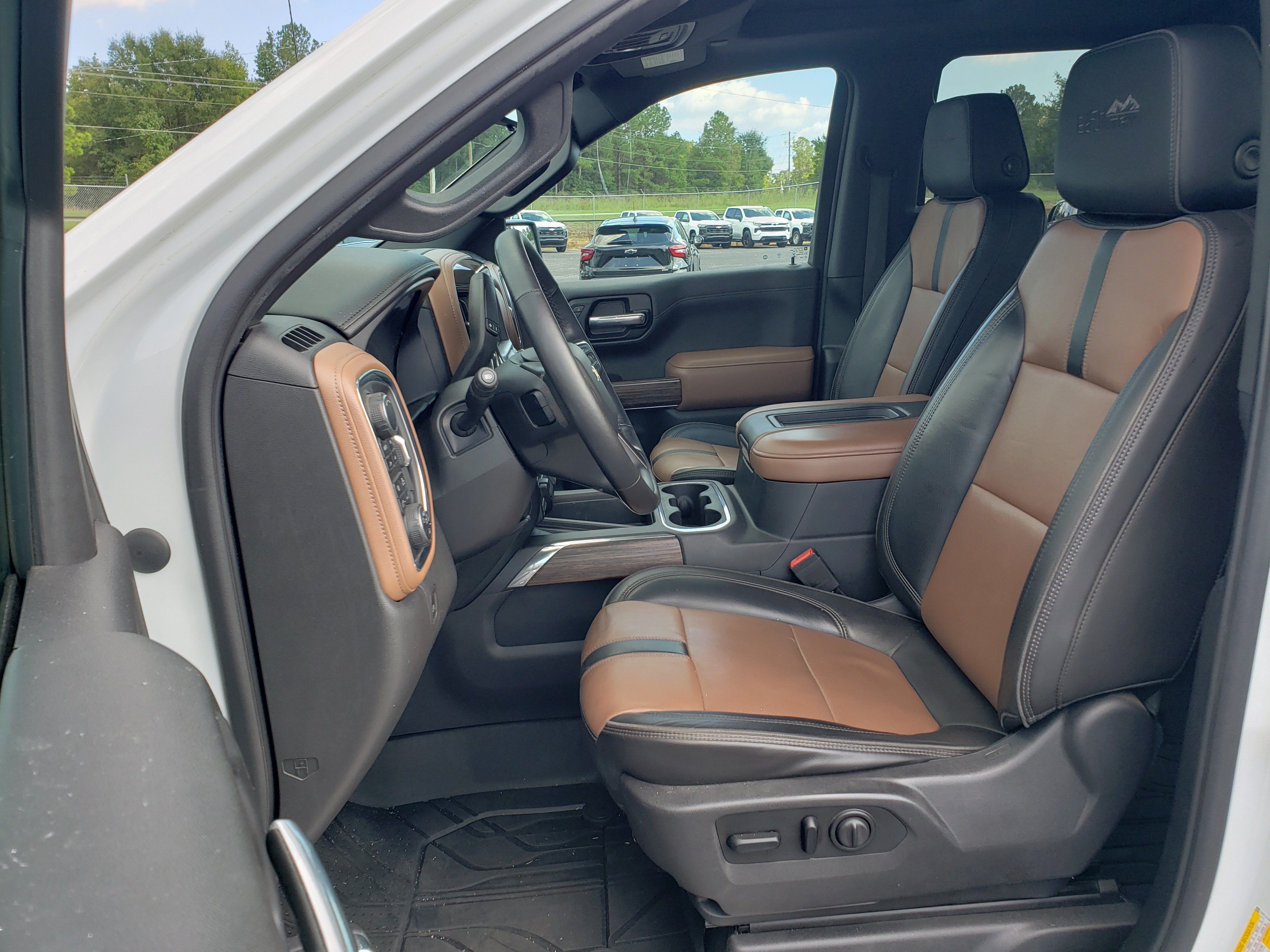Used 2019 Chevrolet Silverado 1500 High Country w/ Technology Package AWD/4WD image 28