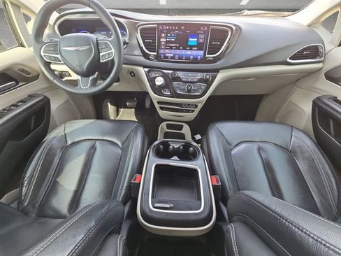 Used 2022 Chrysler Pacifica Touring-L FWD image 20
