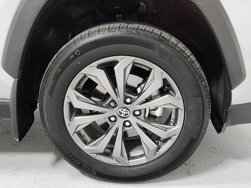 Used 2025 Toyota RAV4 Limited AWD/4WD image 17