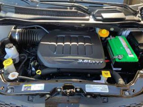 Used 2016 Dodge Grand Caravan SE image 9