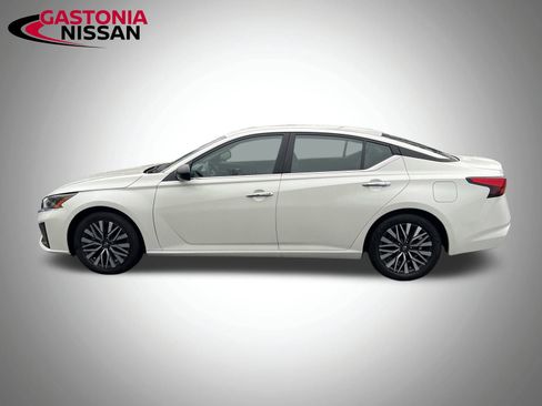 Used 2024 Nissan Altima 2.5 SV image 9
