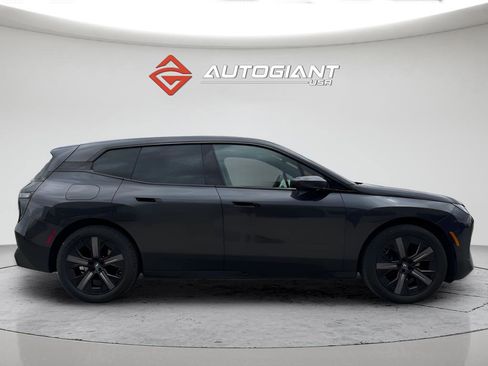 Used 2024 BMW iX xDrive50 w/ Sport Package AWD/4WD image 7