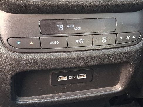 Used 2023 Honda Pilot Touring image 11