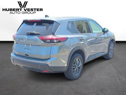 Used 2024 Nissan Rogue S FWD image 6