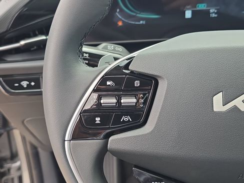 New 2026 Kia Niro EX FWD image 29