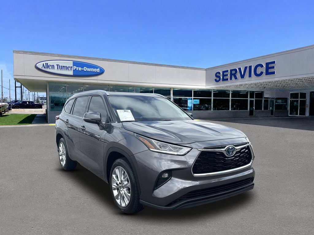 Used 2021 Toyota Highlander Limited FWD image 2