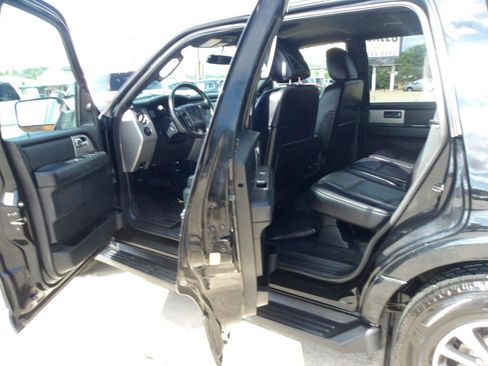 Used 2017 Ford Expedition XLT w/ Equipment Group 202A RWD image 15