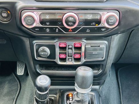Used 2022 Jeep Wrangler Unlimited Sport AWD/4WD image 18